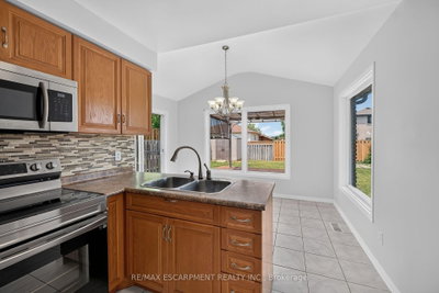 21 Springgarden Crescent • Hamilton, ON photo 9