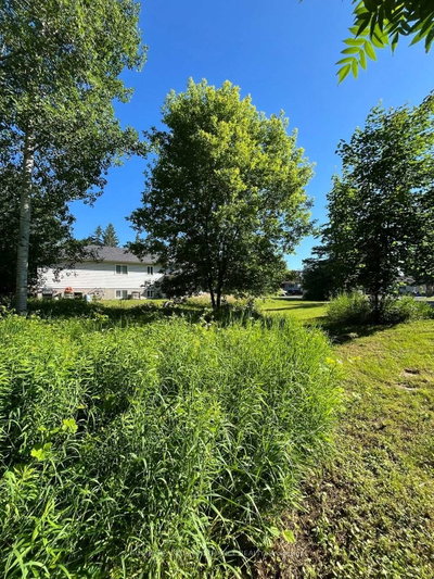 37 and 35A Cloverloft Court • Stittsville, ON photo 4