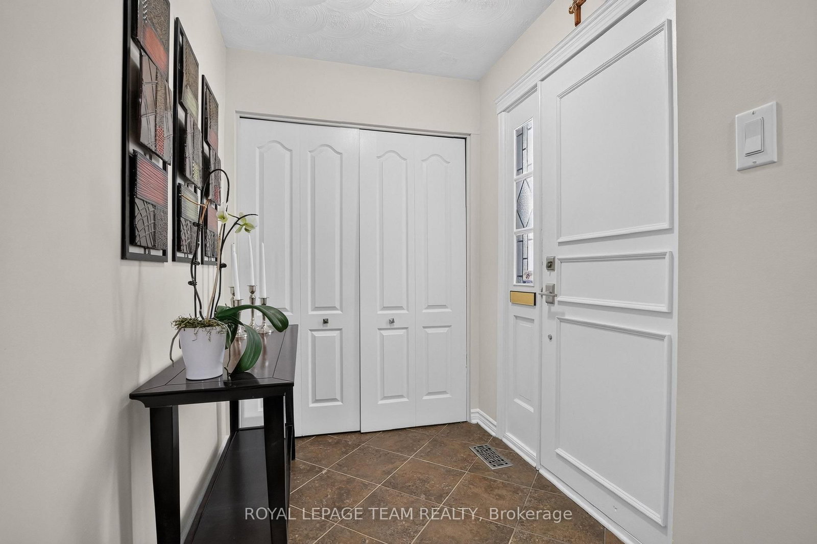 61 Amberwood Crescent • Ottawa, ON photo 6