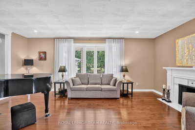 61 Amberwood Crescent • Ottawa, ON photo 9