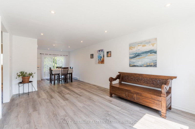 210 Maxwell Ave photo 4