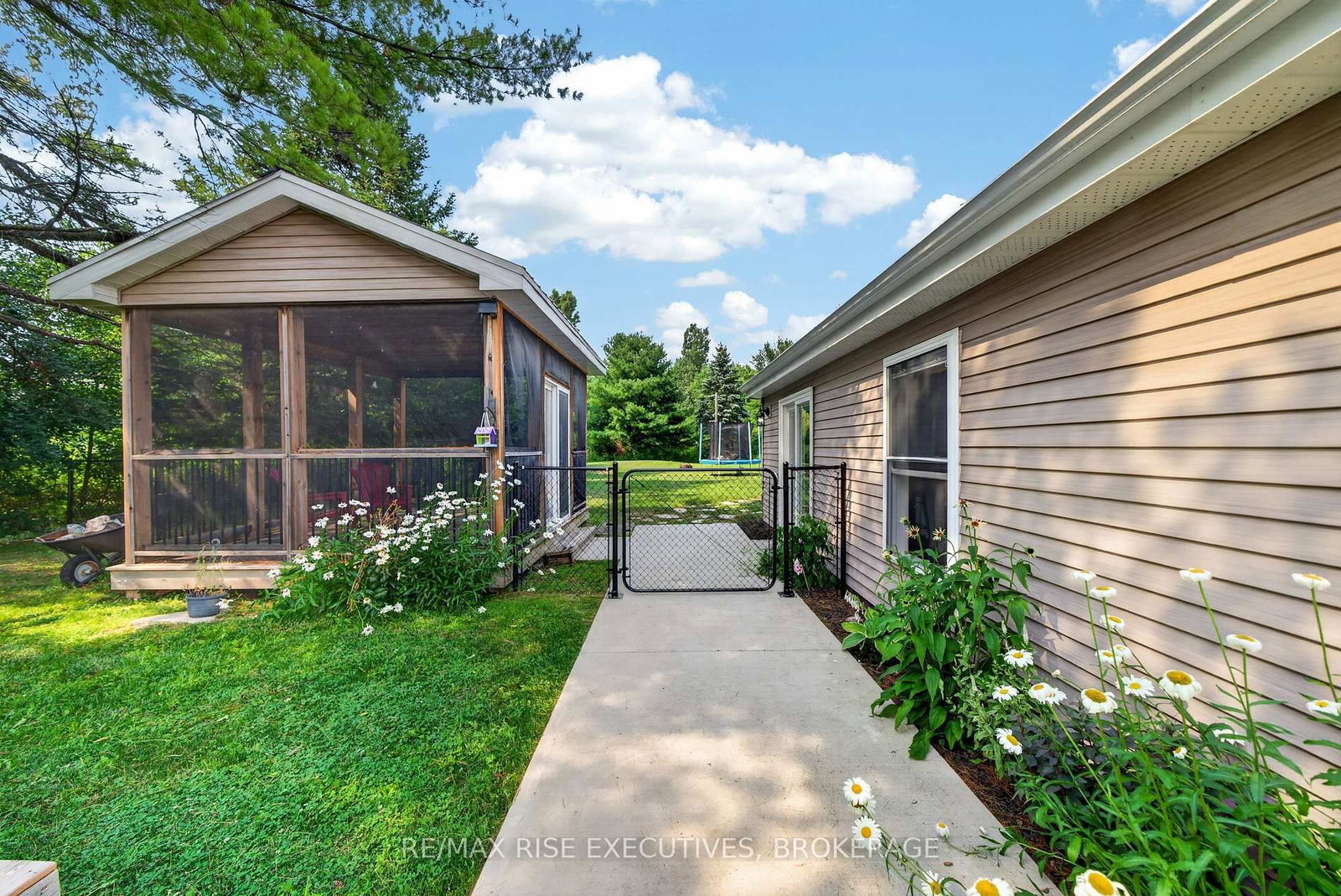 2990 Rutledge Road • Sydenham, ON photo 39