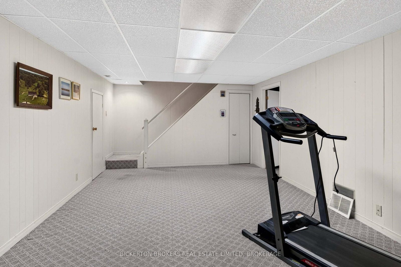 160 Elmwood Drive • Gananoque, ON photo 40