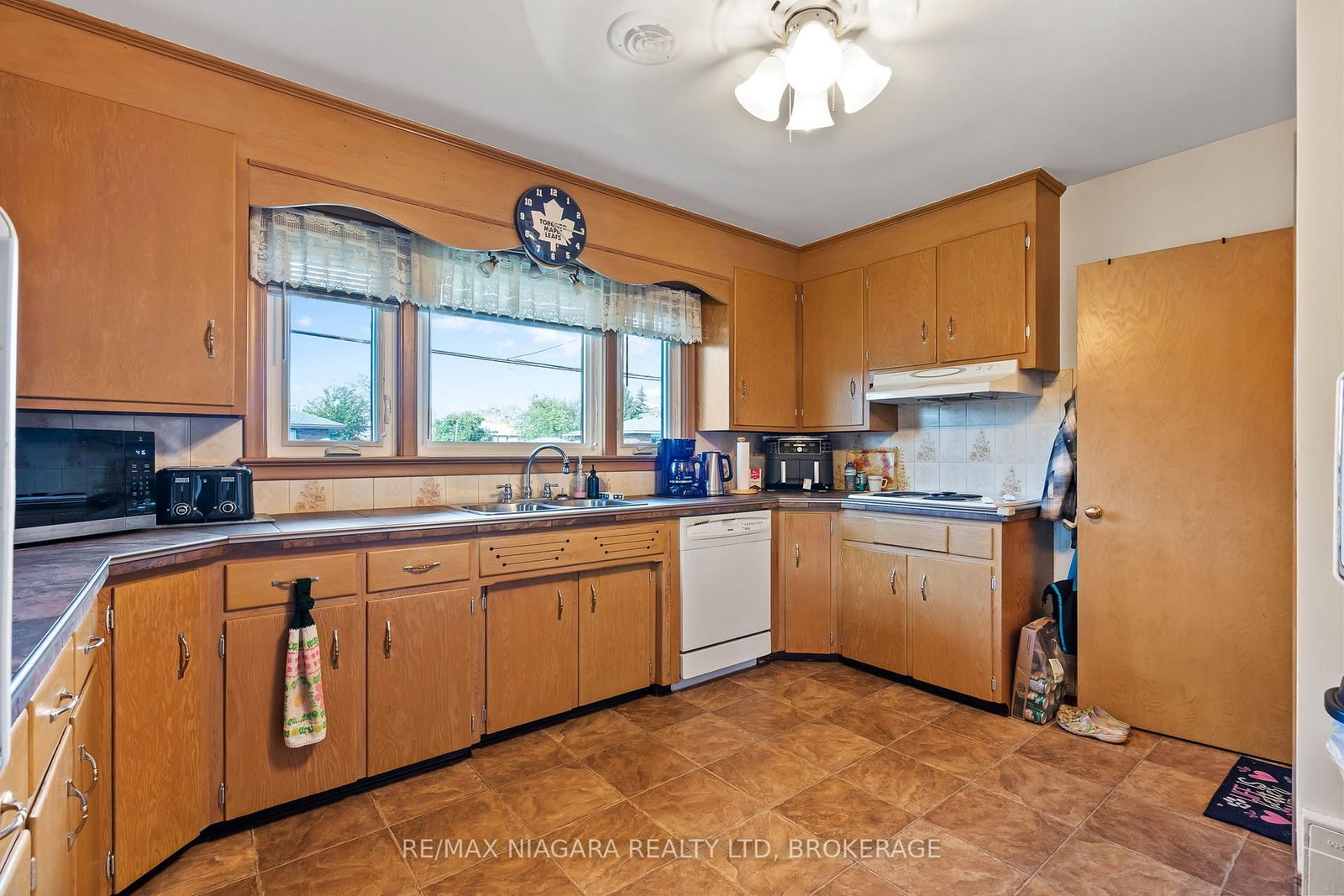419 Steele Street • Port Colborne, ON photo 12