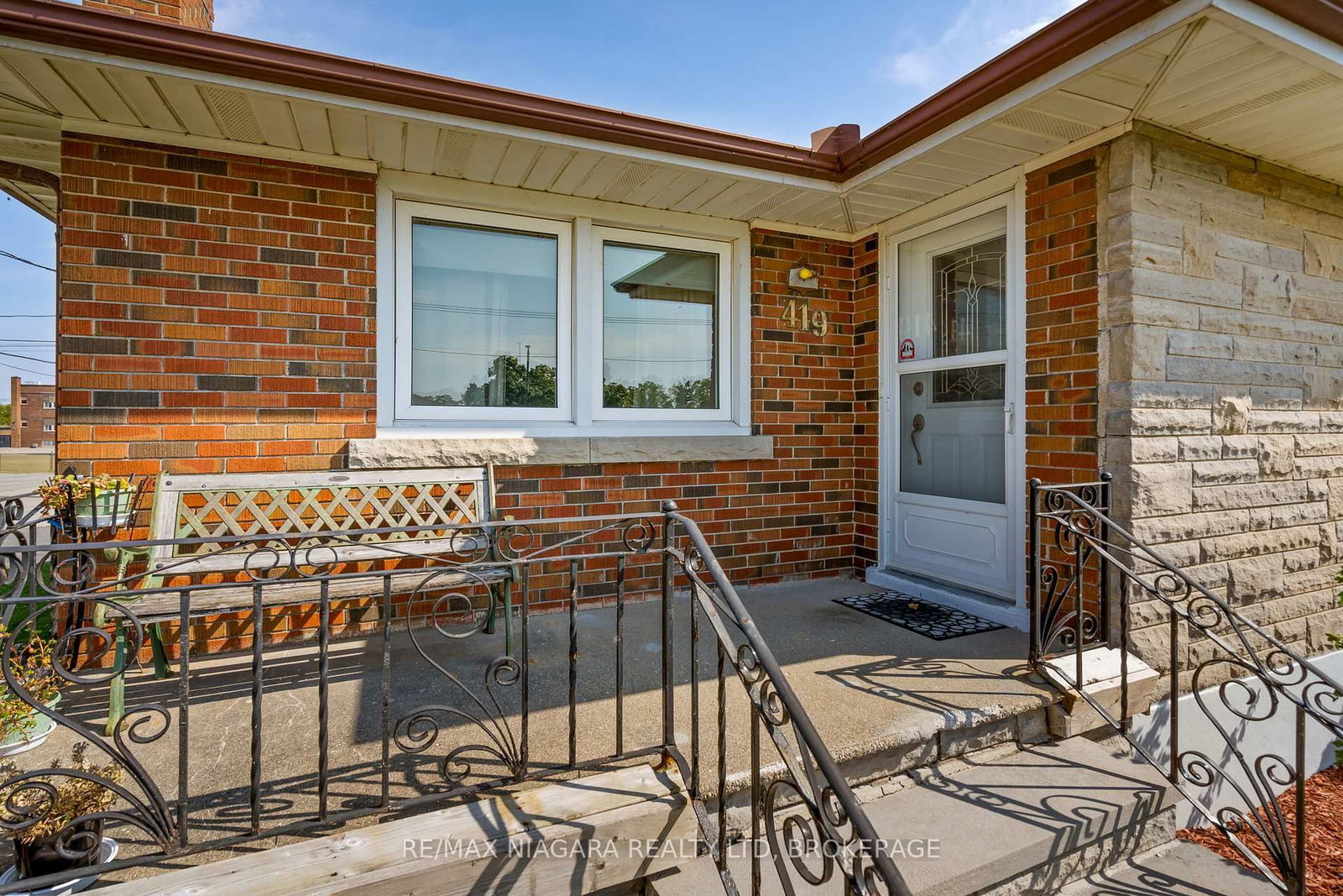 419 Steele Street • Port Colborne, ON photo 4