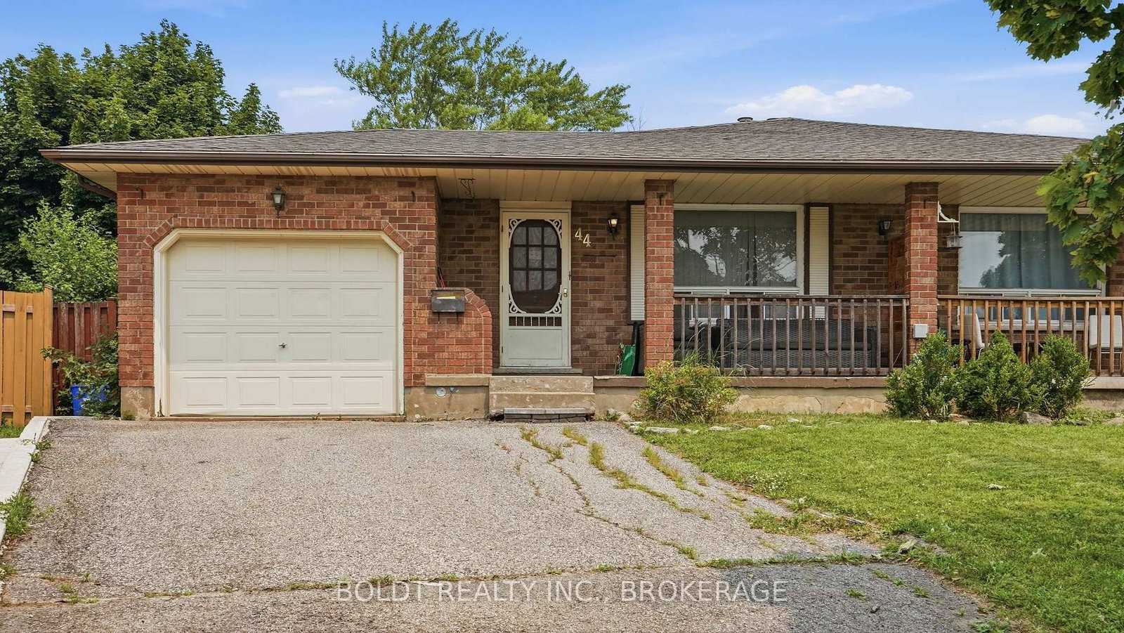 44 Culligan Crescent • Thorold, ON photo 2
