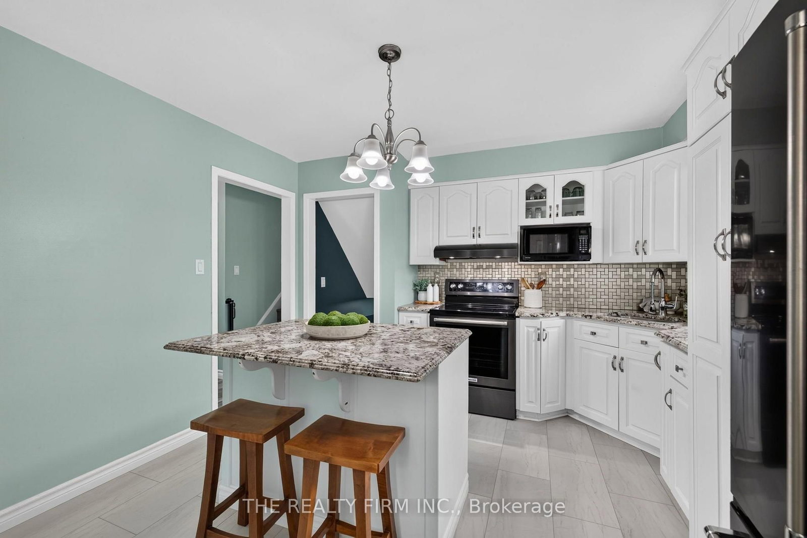 23 Confederation Drive • St. Thomas, ON photo 8