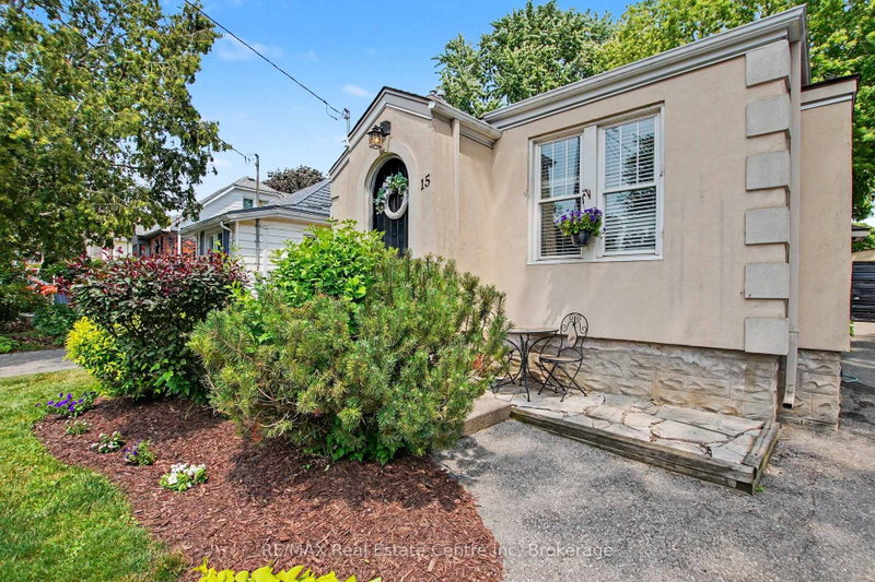15 Elgin Street N