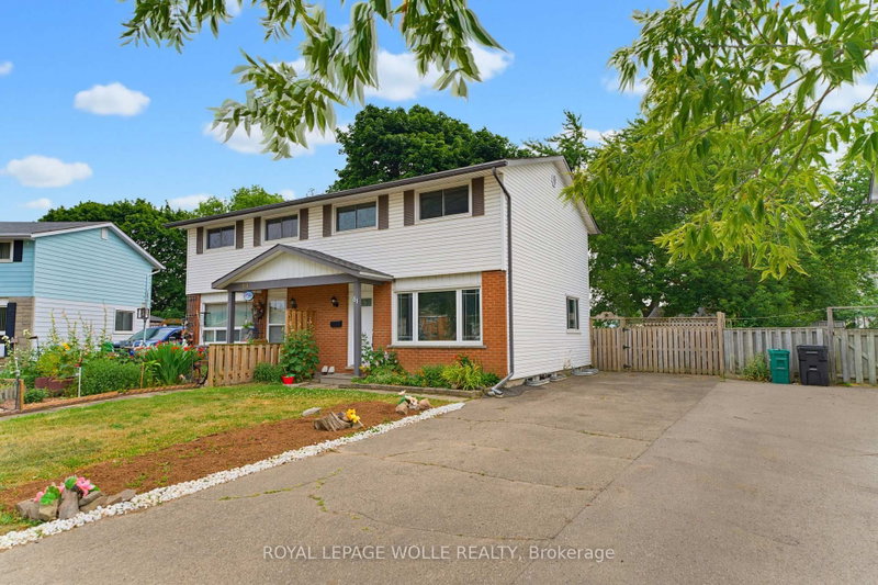 61 Balfour Crescent