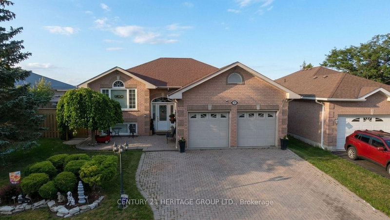 16 Eakins Crescent