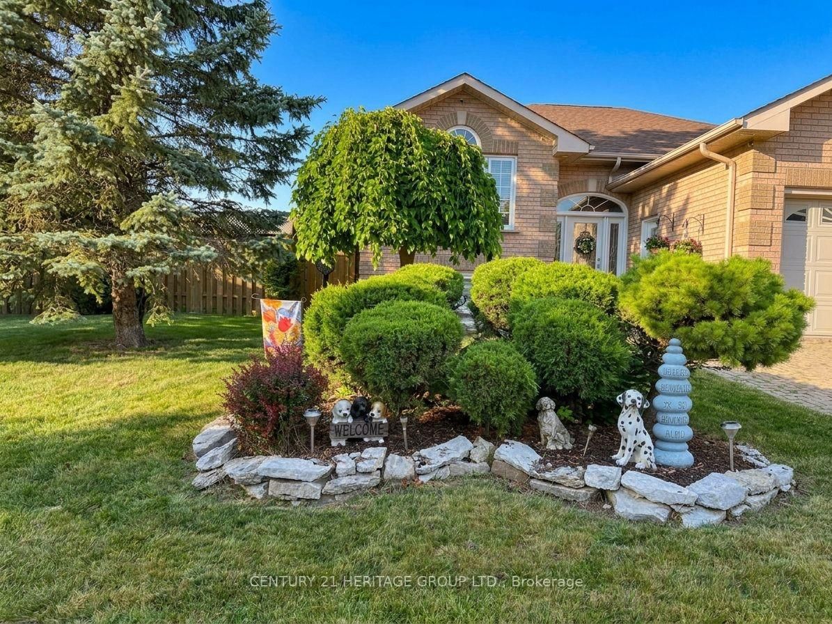 16 Eakins Crescent • Kawartha Lakes, ON photo 3