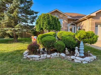 16 Eakins Crescent • Kawartha Lakes, ON photo 3