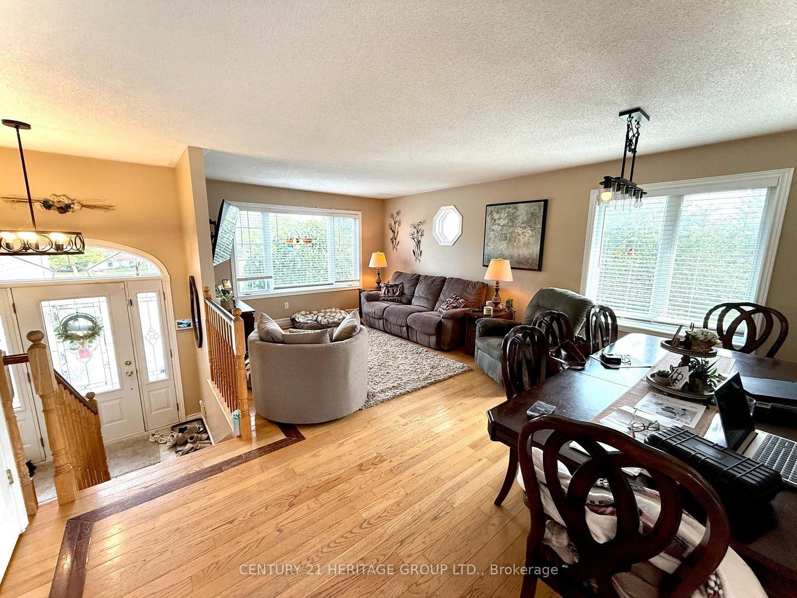 16 Eakins Crescent • Kawartha Lakes, ON photo 6