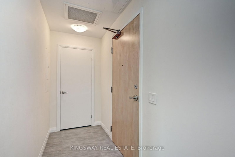 801 - 60 Charles Street W