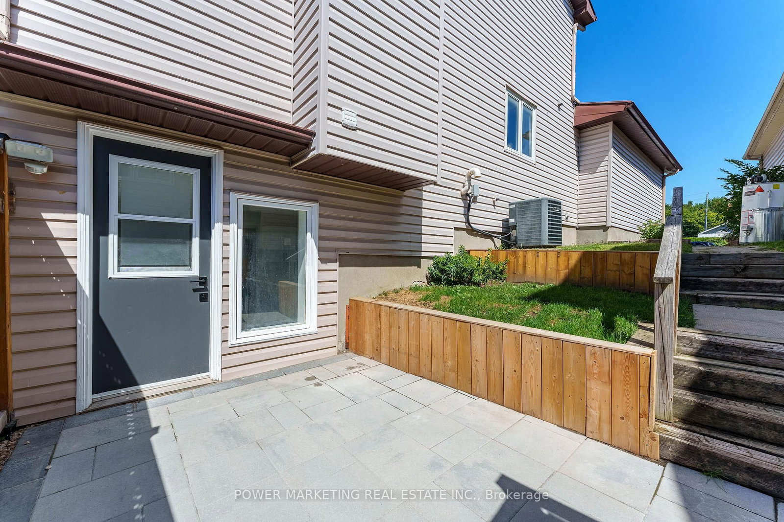 5722 KEMPLANE Court • Ottawa, ON photo 30