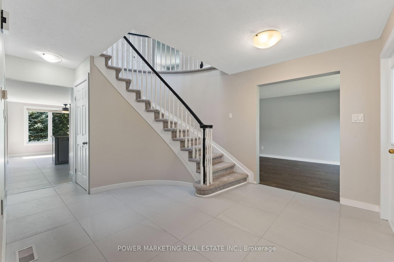 5722 KEMPLANE Court • Ottawa, ON photo 6