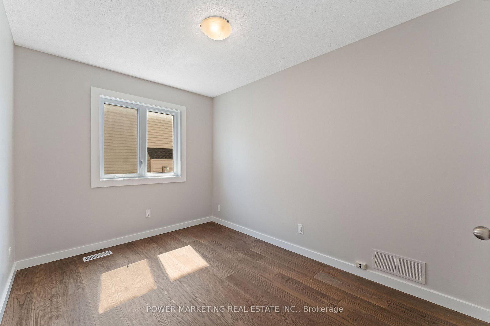 5722 KEMPLANE Court • Ottawa, ON photo 7