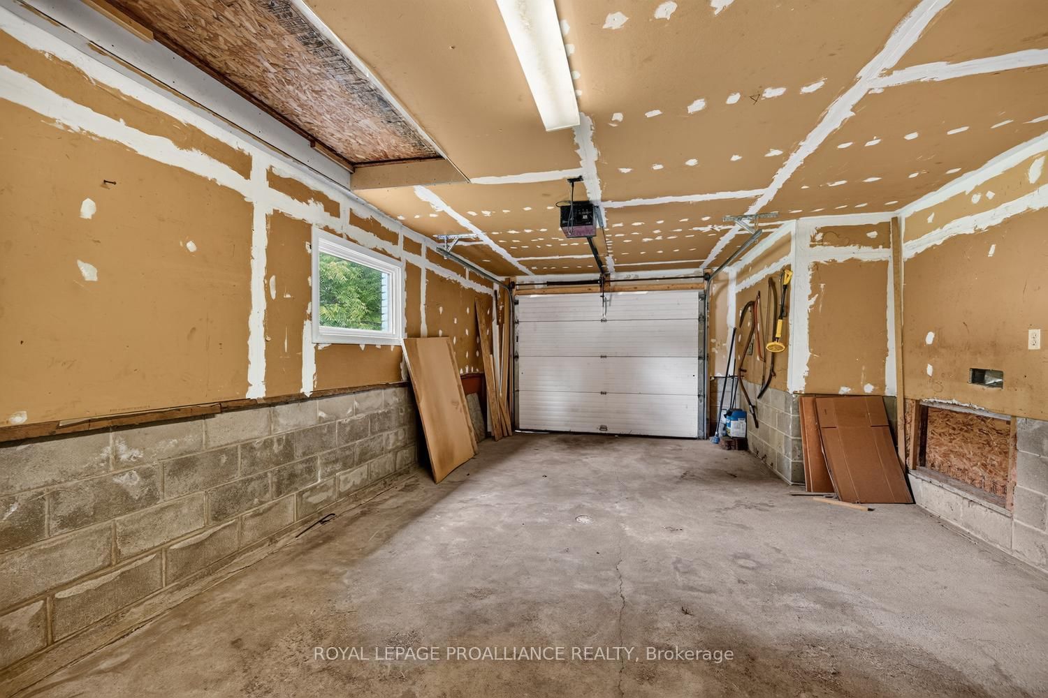 415 RAILWAY Avenue • Prescott, ON photo 22