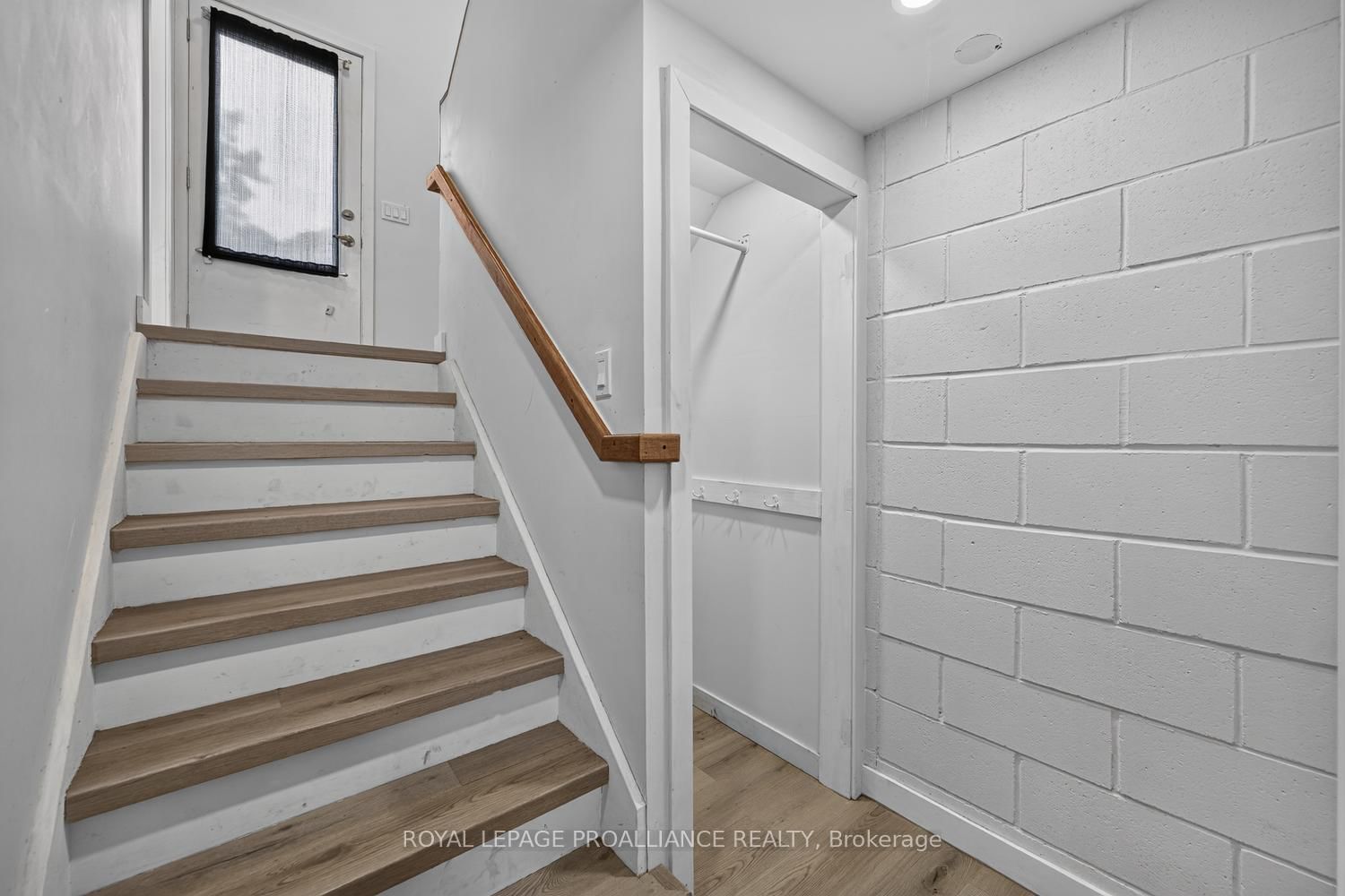 415 RAILWAY Avenue • Prescott, ON photo 23
