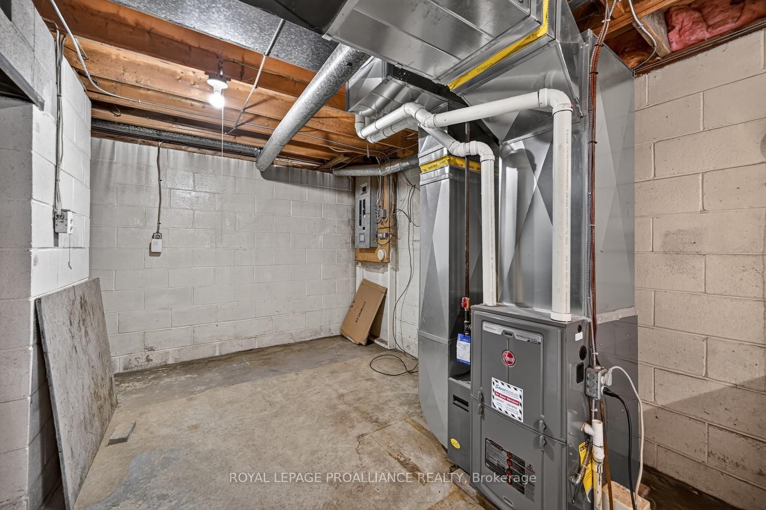 415 RAILWAY Avenue • Prescott, ON photo 27