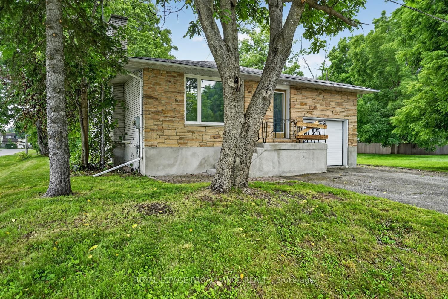415 RAILWAY Avenue • Prescott, ON photo 29