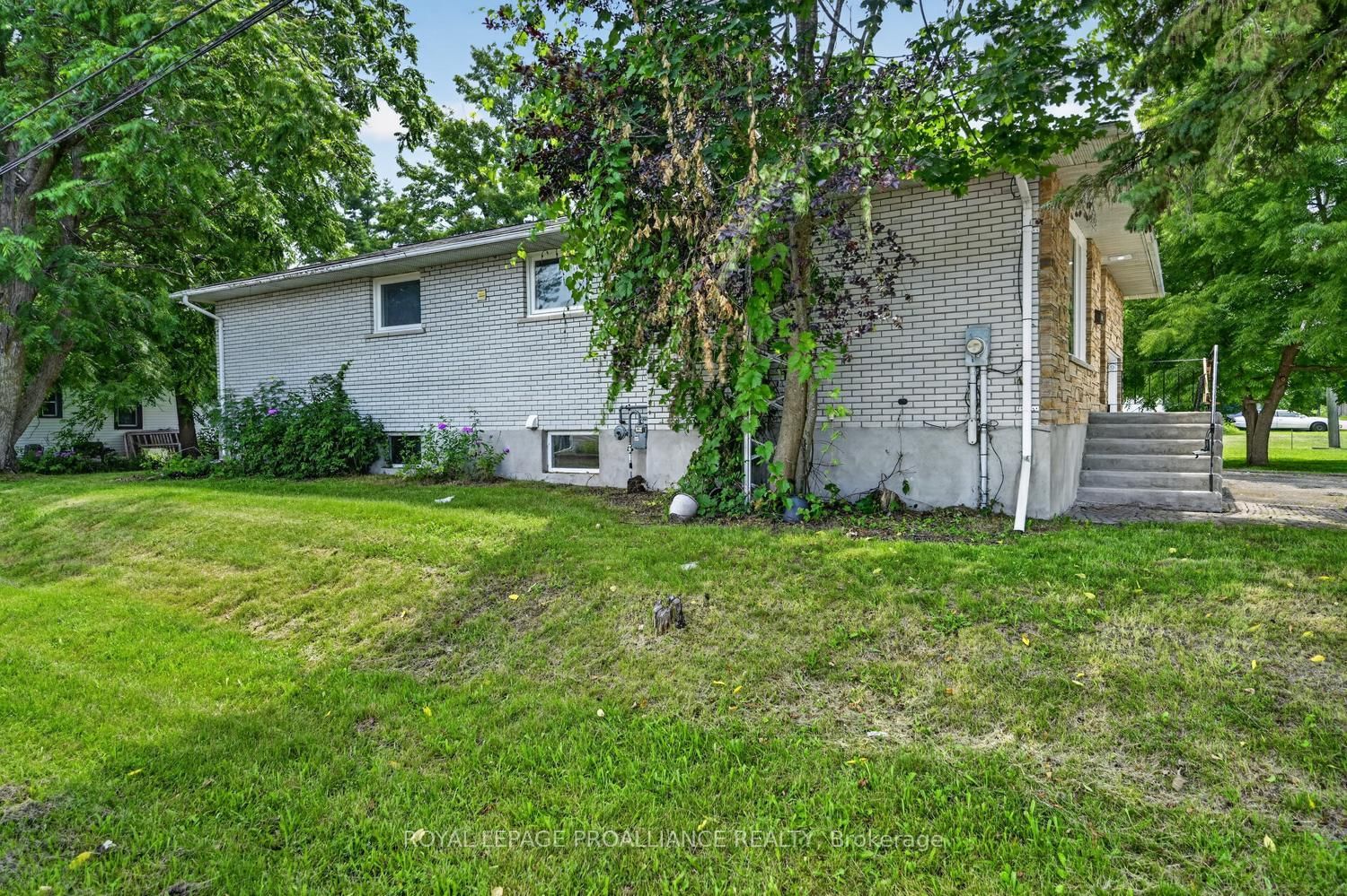 415 RAILWAY Avenue • Prescott, ON photo 30