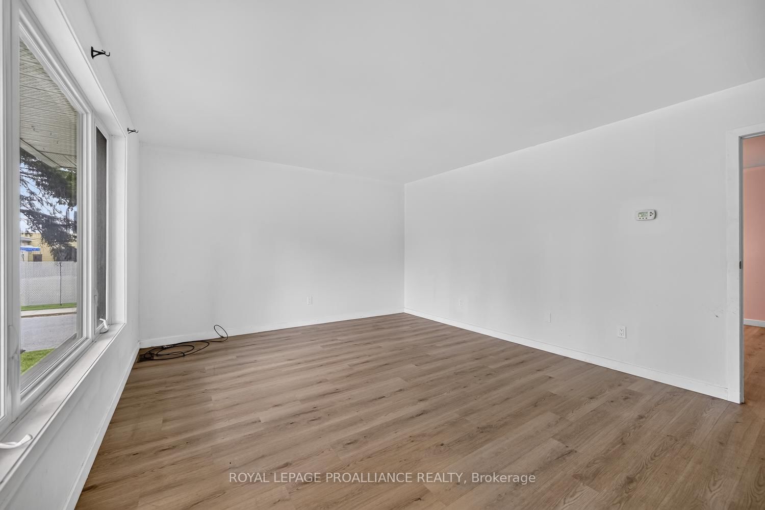 415 RAILWAY Avenue • Prescott, ON photo 4