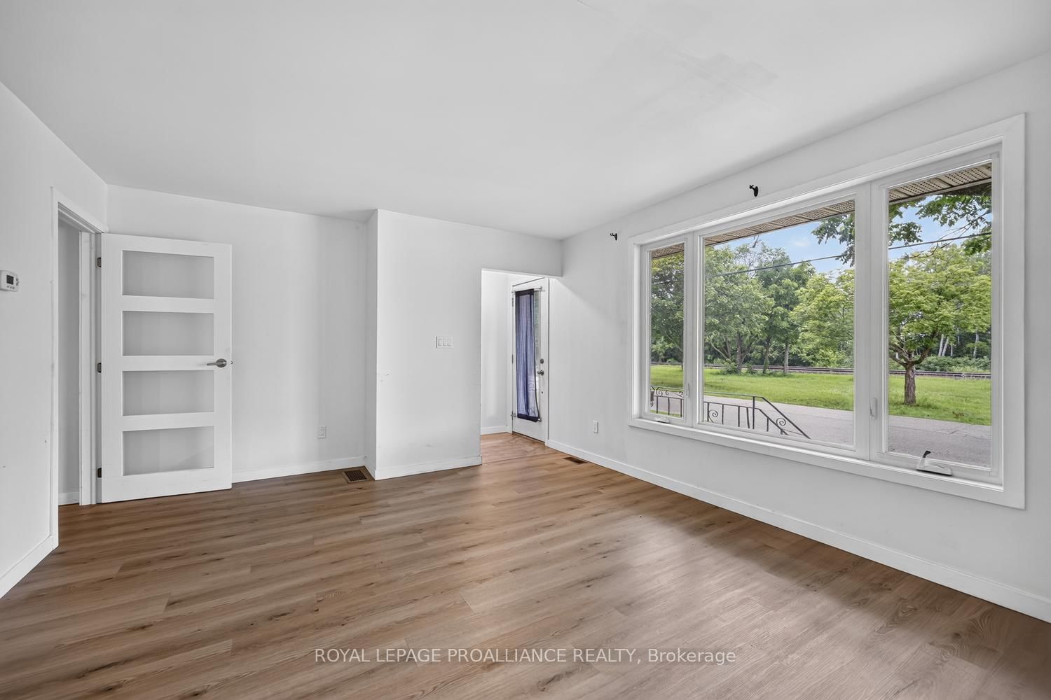 415 RAILWAY Avenue • Prescott, ON photo 5