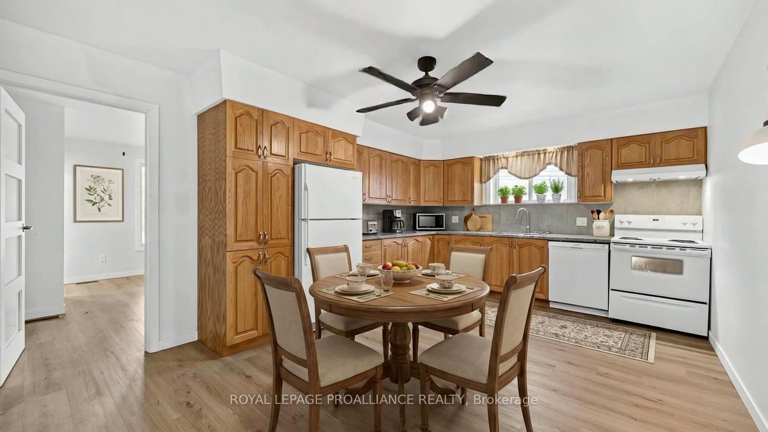 415 RAILWAY Avenue • Prescott, ON photo 8