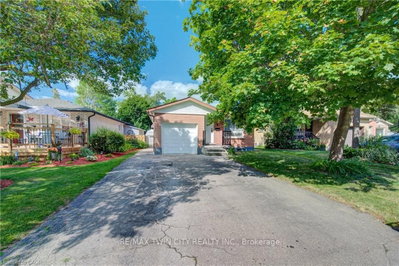 8 Pamela Place — photo 2