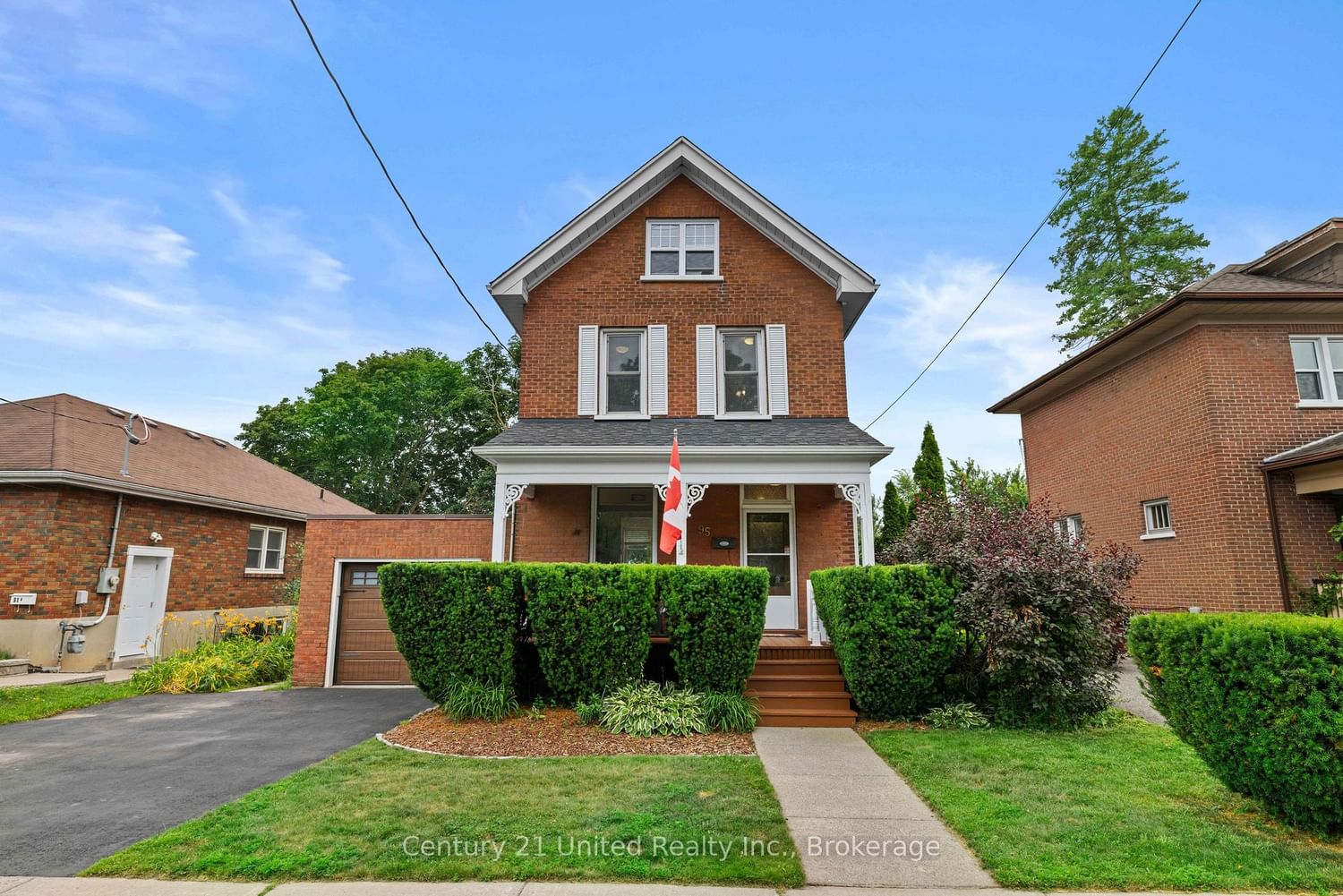 Detached House for sale at 95 Morrow Street, Peterborough, Ontario, K9J 1X4 - Otonabee Ward 1 - MLS: X13589876