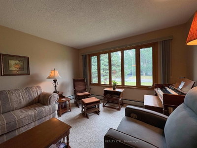 952 Russell Byway — more photos