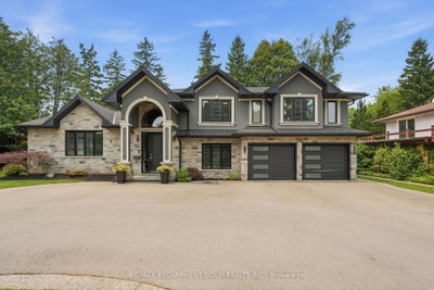 332 W Woodworth Drive • Hamilton, ON photo 2