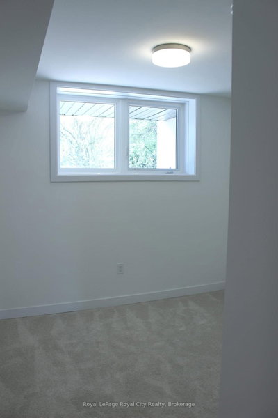 42 Lowes Road W — photo 5