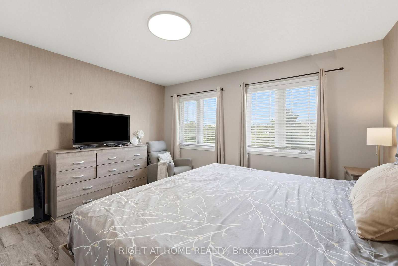 65 Wellington South • Cambridge, ON photo 17