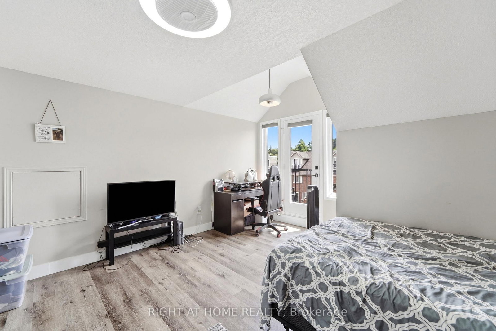 65 Wellington South • Cambridge, ON photo 23