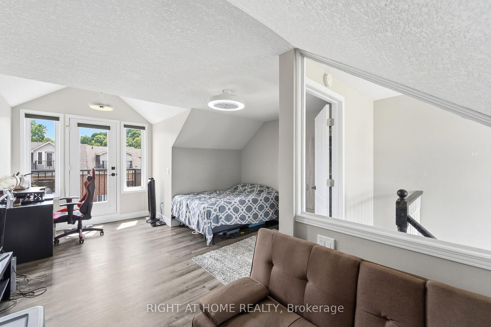 65 Wellington South • Cambridge, ON photo 25
