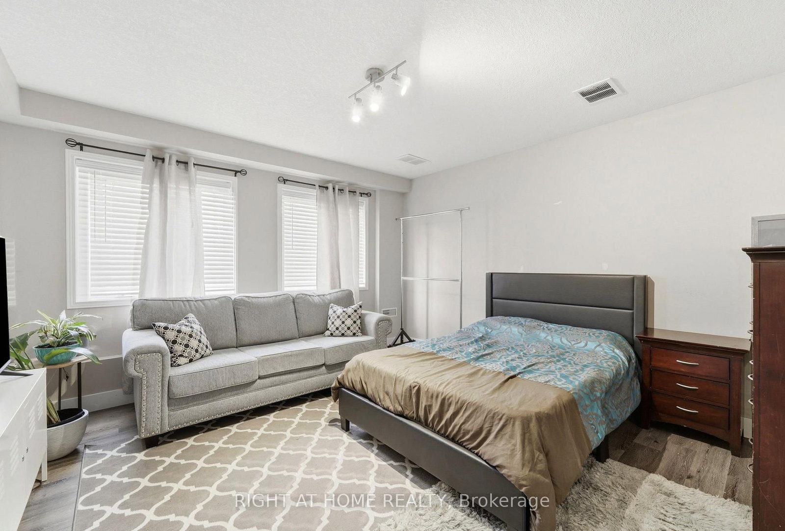 65 Wellington South • Cambridge, ON photo 31