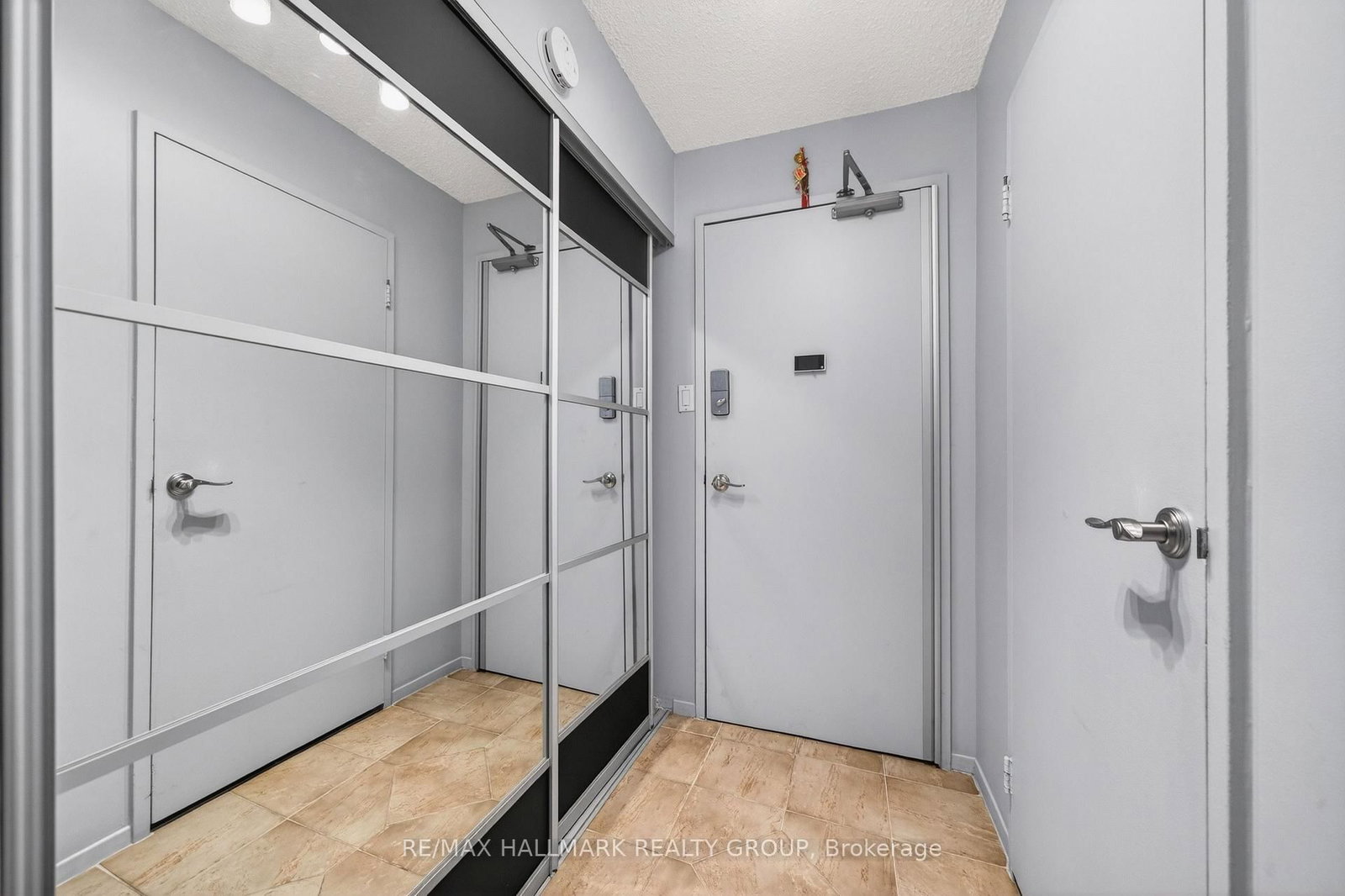 158 A McArthur Avenue • #404 • Ottawa, ON photo 5