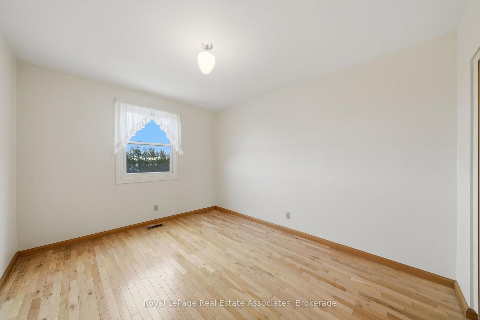 1137 Ridge Road • Hamilton, ON photo 26