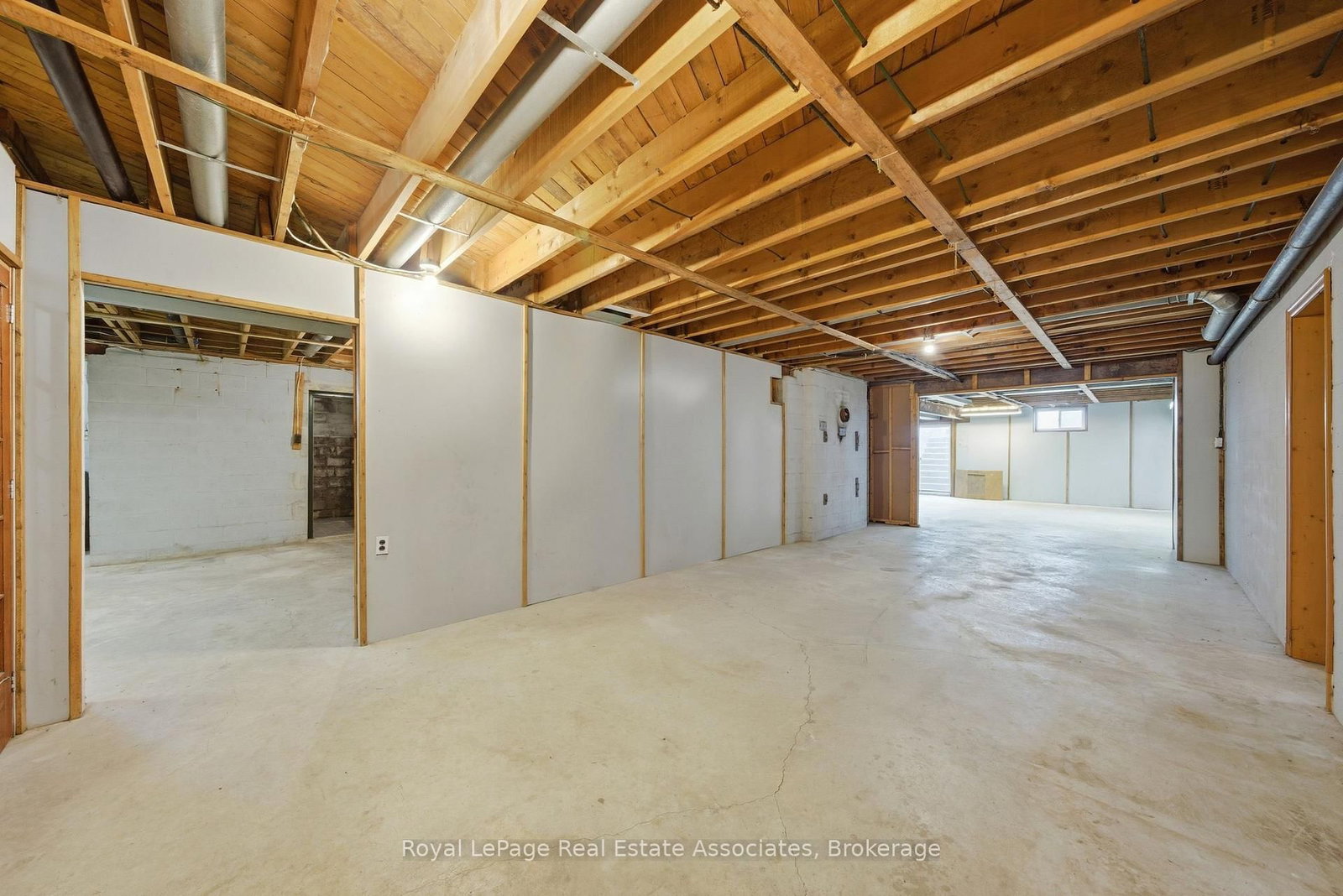 1137 Ridge Road • Hamilton, ON photo 32