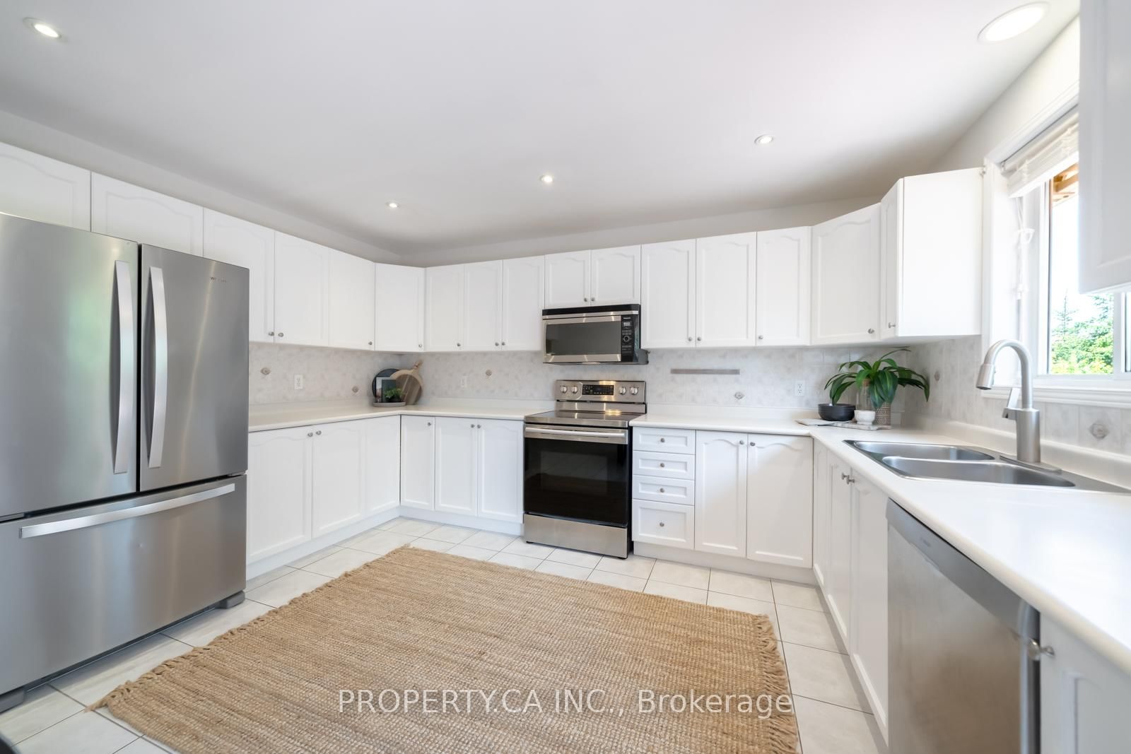 67 Massena Drive • Hamilton, ON photo 4