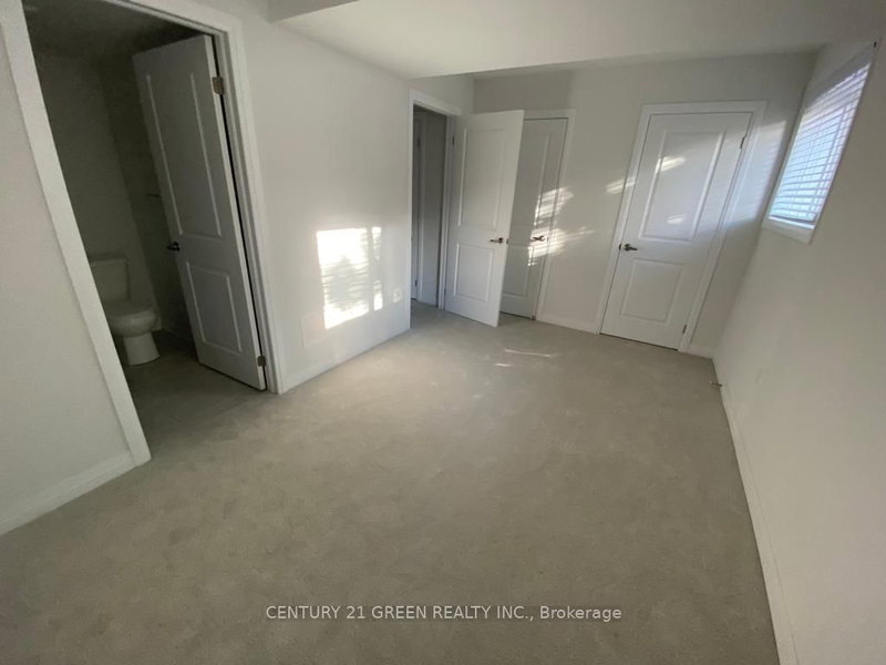 23 - 51 Sparrow Avenue