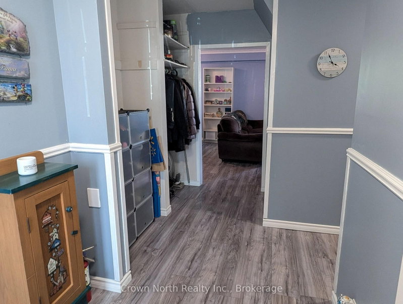 60 Pochon Ave photo 4