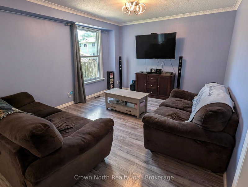 60 Pochon Ave photo 5