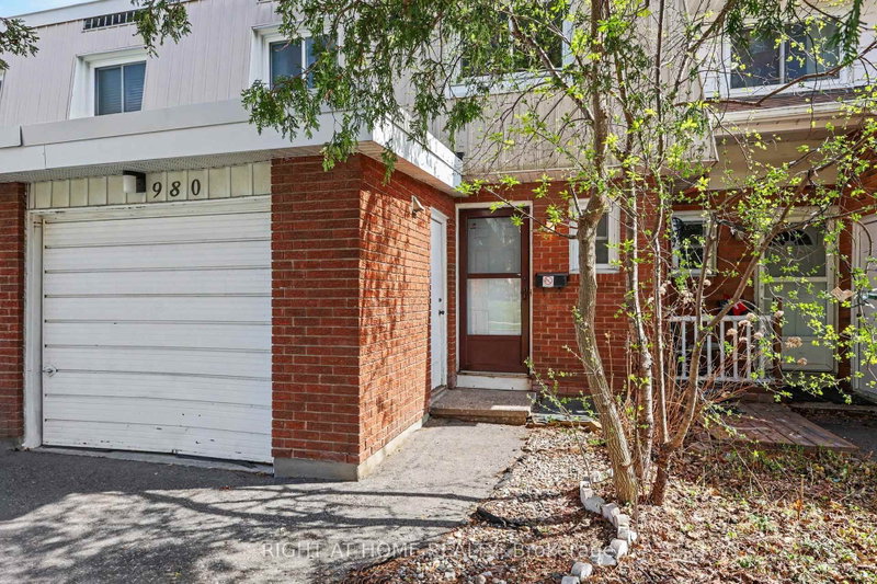 207 - 980 Gulf Place