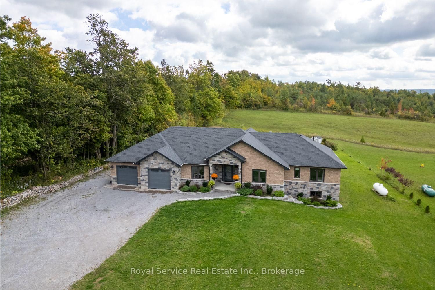 381 Sharpe Line • Cavan Monaghan, ON photo 1