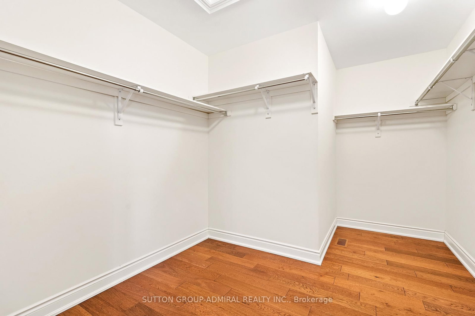 943 Line 9 Road • Niagara-on-the-Lake, ON photo 15