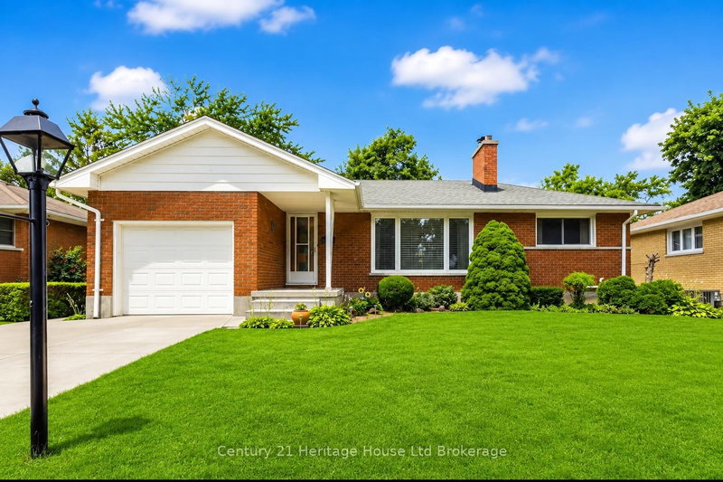 26 Deveron Crescent, London South