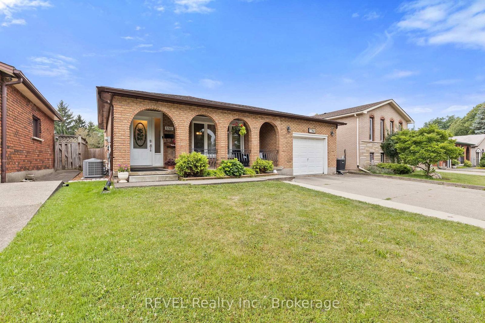 Detached House for sale at 7782 Badger Road, Niagara Falls, Ontario, L2H 2J5 - West Wood - MLS: X13591600